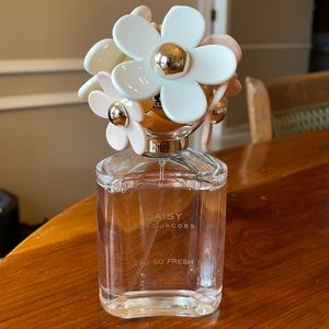 Marc Jacobs Daisy Eau So Fresh Perfume